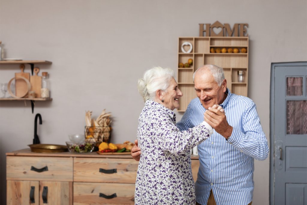 03 image frail care, happy couple